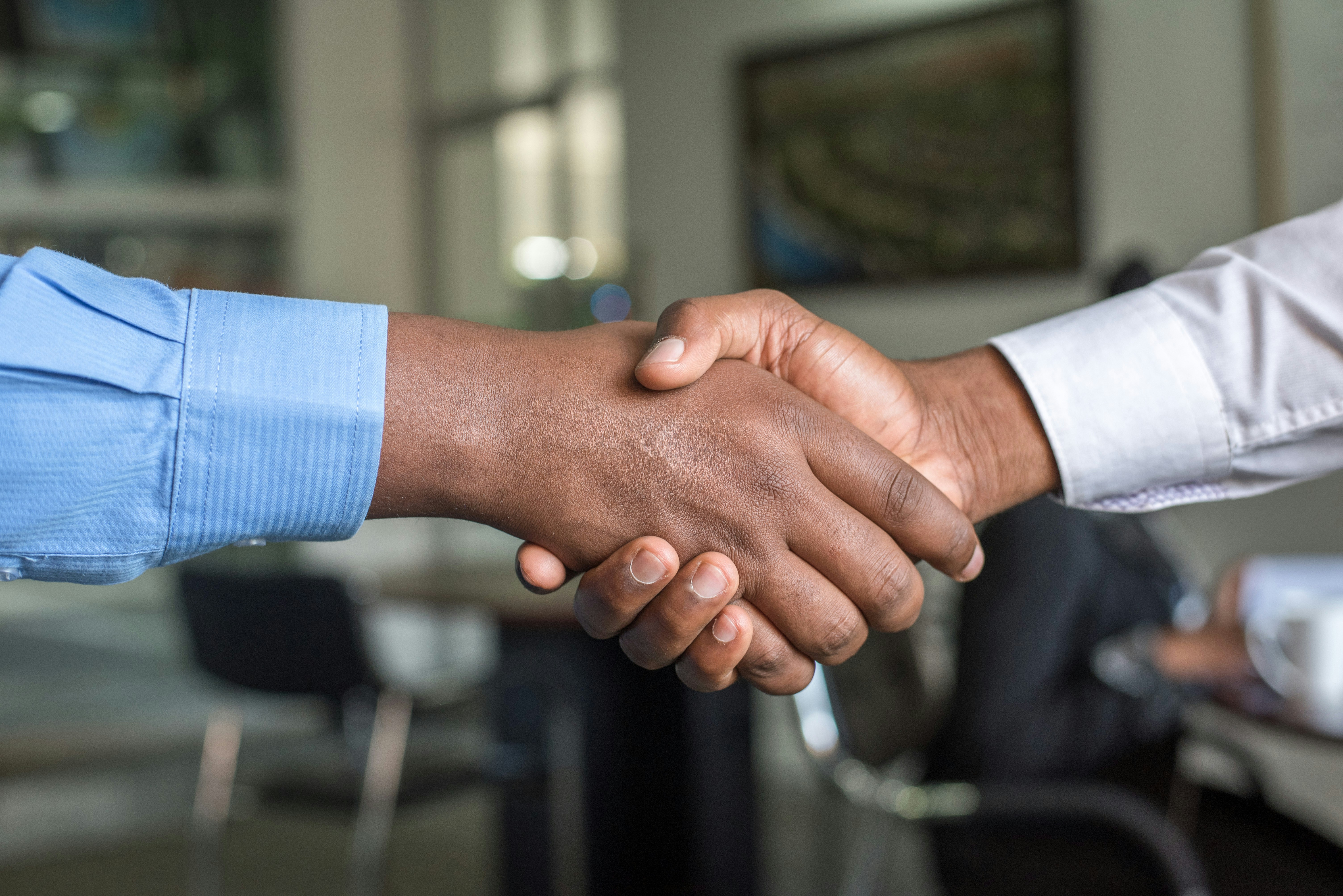 two man shaking hand